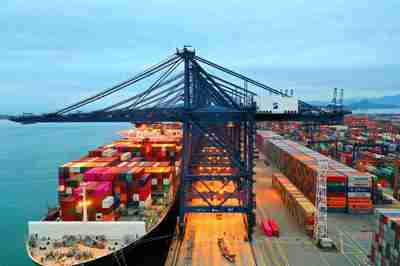 航拍深圳鹽田集裝箱港 密密麻麻，蔚為壯觀